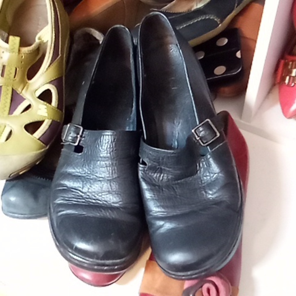 Clarks Black Leather Oxford Style Shoes ~ Size 9